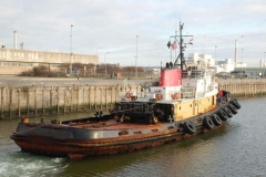 tugboat-for-supplies-at-anchorage-2